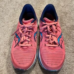 Women's saucony Endorphin Speed 3